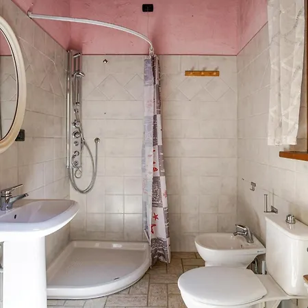 Holiday home 2 Bedroom Beautiful In Corsanico-Bargecchia