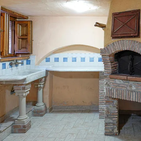 2 Bedroom Beautiful In Holiday home Corsanico-Bargecchia